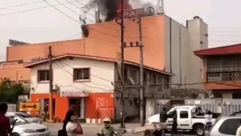 Fire engulfs SPAR Supermaket and Leisure mall in Bode Thomas, Surulere, Lagos