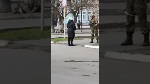 Lady confronts Russian occupier