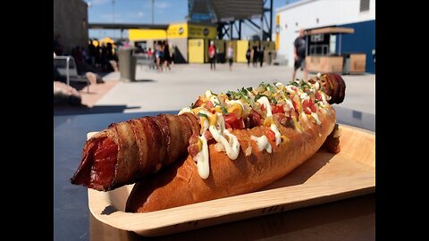 BIGGEST HOT DOG IN NASCAR! Phoenix Raceway sells 18-inch Sonoran dog - ABC15 Digital