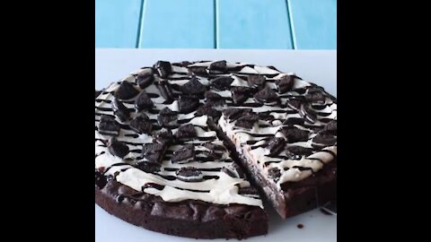 Fudge Brownie Oreo Pizzas