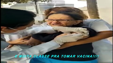 E MUITA CLASSE PRA TOMAR VACINA!!!!