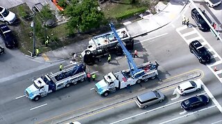 CHOPPER 5 VIDEO: Box truck overturns on Lake Worth Road and Military Trail