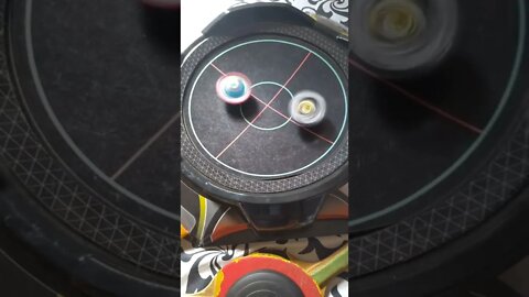 batalha de beyblade valkyrie vs raphael (essa foi rápido 😱🔥)