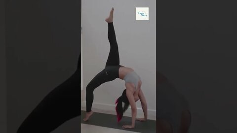 Back Bending Pose #yoga #workout #flexibility #shorts