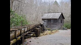 Mingus Mill • Santa Land • Burger King vs. Popeyes Spicy Chicken Sandwich