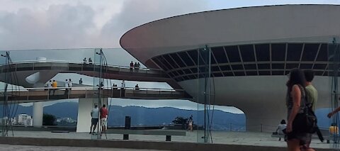 We are in Niterói, this beautiful city in Brazil that is in Rio de Janeiro.