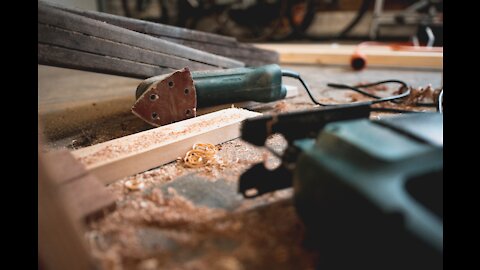 Easy Woodworking Projects-wall mounted shelf