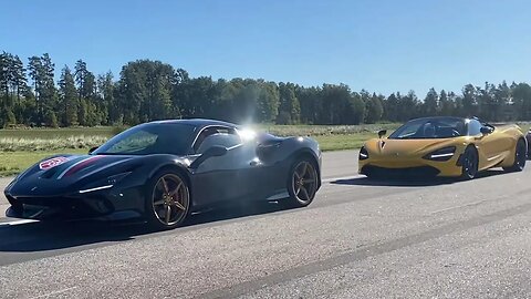 720 HP Ferrari F8 Tributo vs 720 HP McLaren 720S Spider 305+ km/h 190+ mph triple ROLL Races [4k60p]