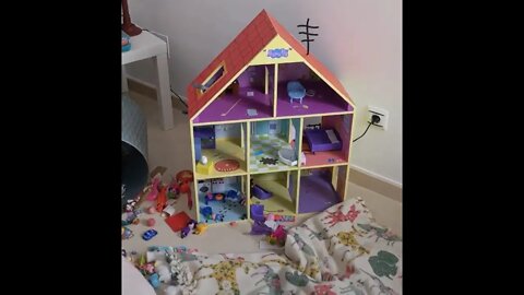 The new Peppa Pig house exploded... well sort of!