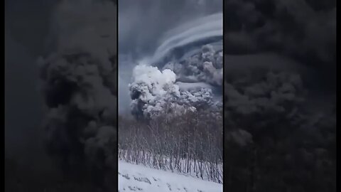 Russian Volcano Spewed Ash 20km Into The Sky Today 🇷🇺 🌋