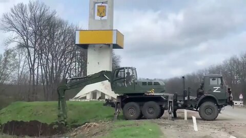 Russian Checkpoint Ensure The Safety Of Convoys, Civilians & To Inspect Transported Goods Also