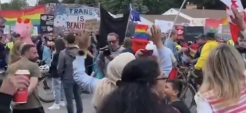 AMAZING!!! CHRISTIANS AND MUSLIMS PROTEST TOGETHER AGAINST TRANSGENDER EDUCATION !