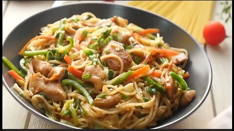 Street Style chicken chow mein 🍜,Easy chicken chow mein 🍜