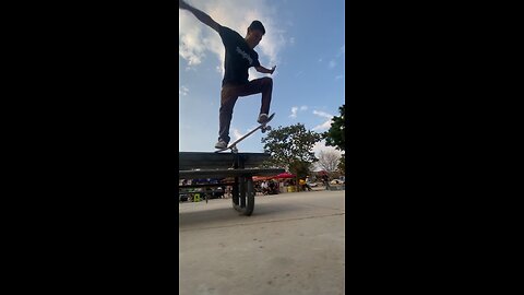 Ulises Ponce 50-50 ollie late shove it