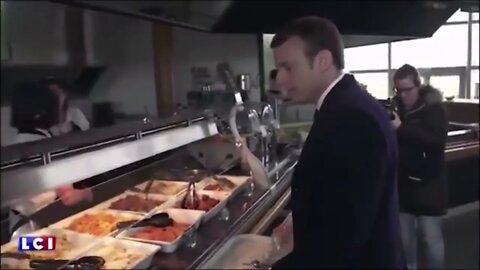 Emmanuel Macron - "Moi j'aime bien le cordon bleu - c'est avec le menu enfant"