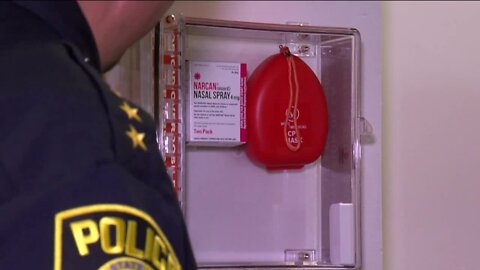 Parents of UWM students who overdosed on campus applaud installation of Narcan kits