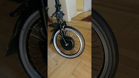 Hot Looking Scorcher Tire on my Brompton