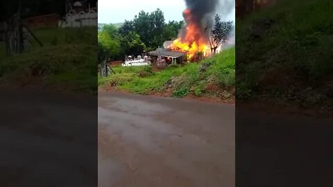 Residência Foi Consumida Pelo Fogo no Distrito de Cantuzinho