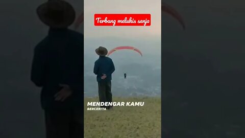 Terbang Melukis Senja