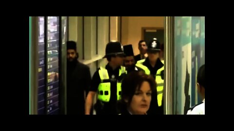 Weird Video: Islamic Preacher Arrives in UK With Police Escort