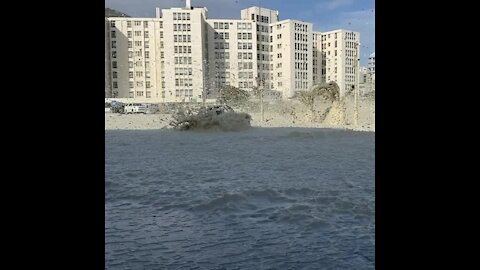 SOUTH AFRICA - Cape Town - Big foamy waves smash beachfront(Video) (m7u)