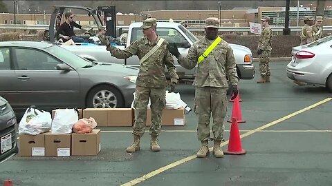 Northeast Ohioans turn to food banks for help during pandemic