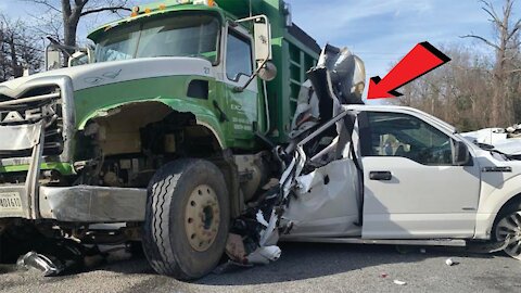 Top 10 Extreme Dangerous Idiots Truck Fails Compilation 2021 ! Crazy Heavy Equipment Drive skills