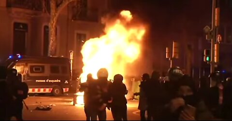 QUINTO DÍA DE PROTESTAS. Los españoles continúan en las calles exigiendo libertad para Hasél