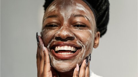 How To Incorporate Kaolin Clay Into Your Skincare Routine (1)