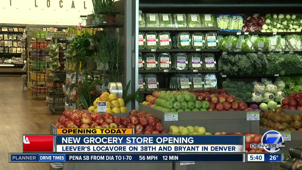 New grocery store has restaurants and a bar inside