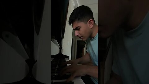 COCKY PIANIST EMBARRASSES HIMSELF ON PIANO