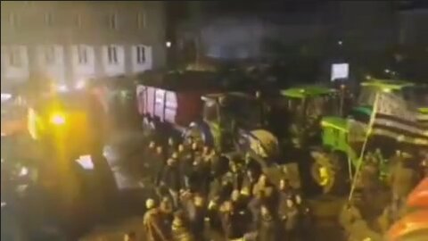 400 farmers descend on Saint-Brieuc, France - blocking roads around council buildings