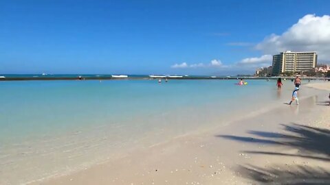 HAWAII - Waikiki Beach - On the beach - Beautiful day on Waikiki beach for people watching!-1