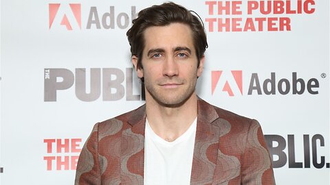 Jake Gyllenhaal "Felt Cute" In His Mysterio Helmet From 'Spider-Man: Far From Home'