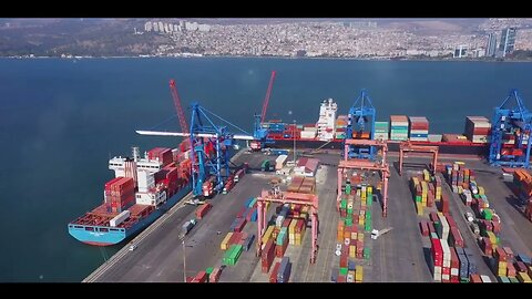 Cranes Collapse Chaos, The Kaohsiung Port in Taiwan.