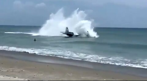 Insane: Airplane Makes Emergency Landing In The Ocean