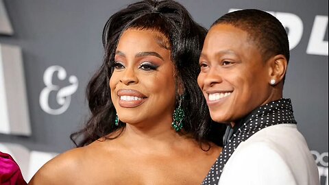 Jessica Betts & Wife Niecy Nash Flirting & Missing Each Other 🥰 12-04-23