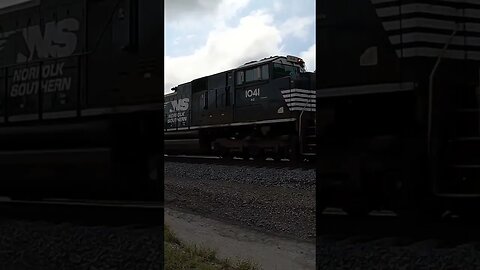 NS & Eastern Alabama Rolling Through Bucyrus Ohio Good Train Horn #train #trainhorn #asmr #railway