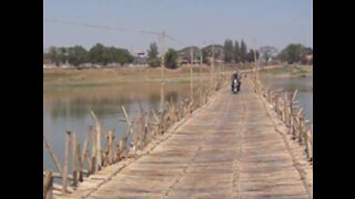 Cambodia កម្ពុជា, Kampong Cham ខេត្តកំពង់ចាម - bamboo bridge 2013-02