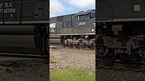 Norfolk Southern & WFRX Up Close At The Crossing Train Horn #asmr #train #trainhorn #railway #ohio