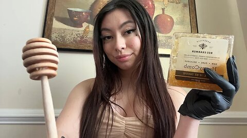 ASMR Trying Honeycomb for the First Time🍯🐝