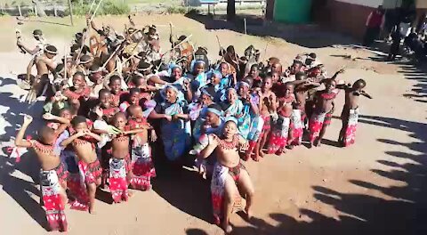 SOUTH AFRICA - KwaZulu-Natal - Learners Cultural dance (Video) (74F)