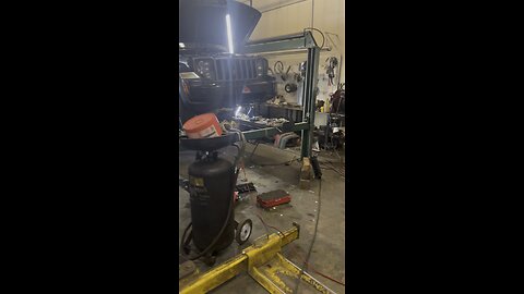 Front shock replace. 2011jeep Liberty