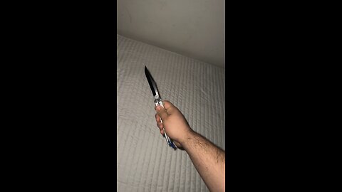 Balisong flipping