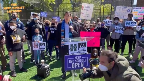 A supporter corrects Andrew Yang on how long schools have been closed.