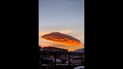 WATCH: Bizarre UFO-like cloud spotted over Turkey