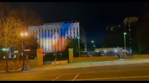 Someone directed a hologram of the Ukrainian flag at the Russian government building in Washington, DC