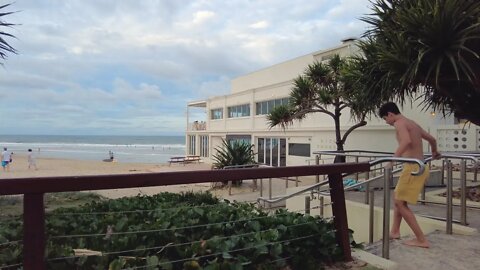 Walking to Burleigh Heads Beach | Gold Coast - Australia