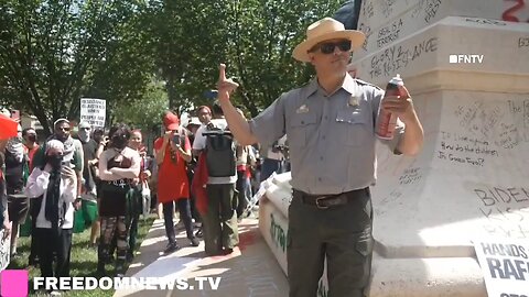 Park Police dances as protesters throw bottles, chant "F-U Fascist!" @WH