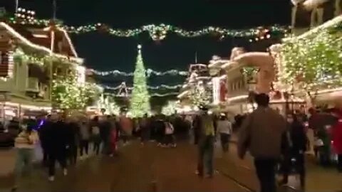 Disneyland Main Street On A Christmas Night! 2021